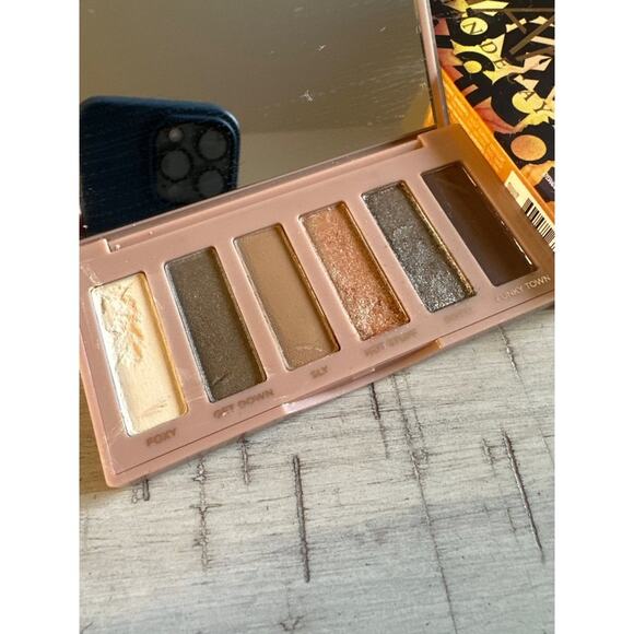 urban decay foxy eyeshadow palette - Picture 2 of 2